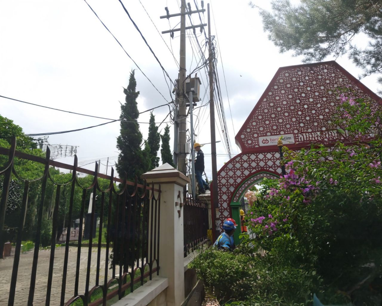 PLN Icon Plus Intensifkan Penertiban Kabel di Kota Madiun