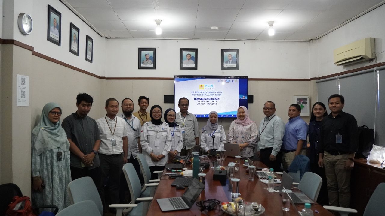 PLN Icon Plus Jatim Sukses Laksanakan Audit Sistem Manajemen K3 dan Lingkungan, Raih Sertifikat ISO dan Bendera Emas SMK3