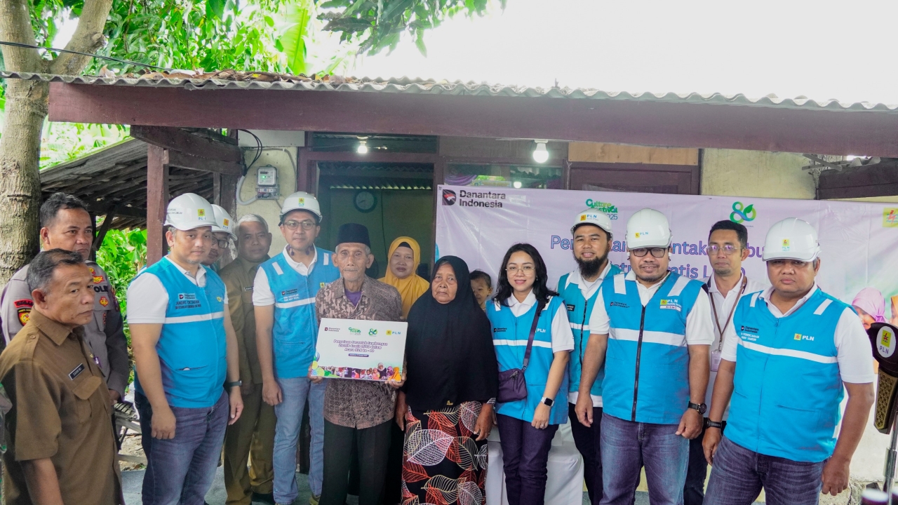 PLN Icon Plus Dukung Penyalaan Serentak Sambungan Listrik Gratis “Light Up The Dream” dalam Peringatan Hari Listrik Nasional ke-80