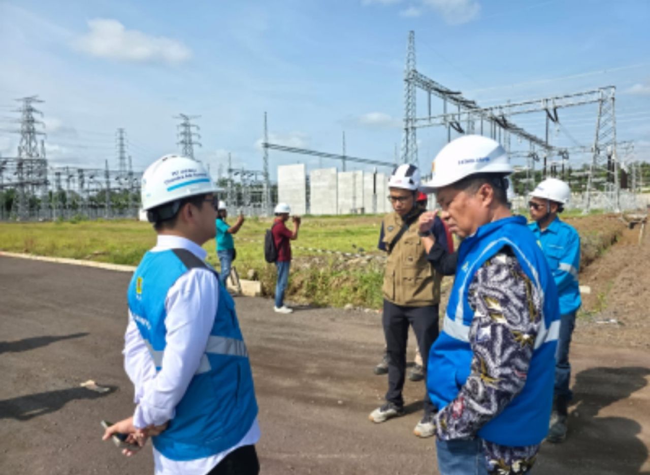 PERCEPAT HADIRKAN LISTRIK HANDAL UNTUK RAKYAT, GM PLN UIP JBTB TINJAU KESIAPAN GITET 500 KV KALIPURO DI PENGHUJUNG TAHUN