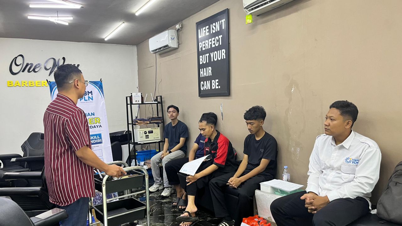 YBM PLN UIP JBTB Gelar Pelatihan Barber Cahaya Berdaya untuk Tingkatkan Keterampilan Pemuda