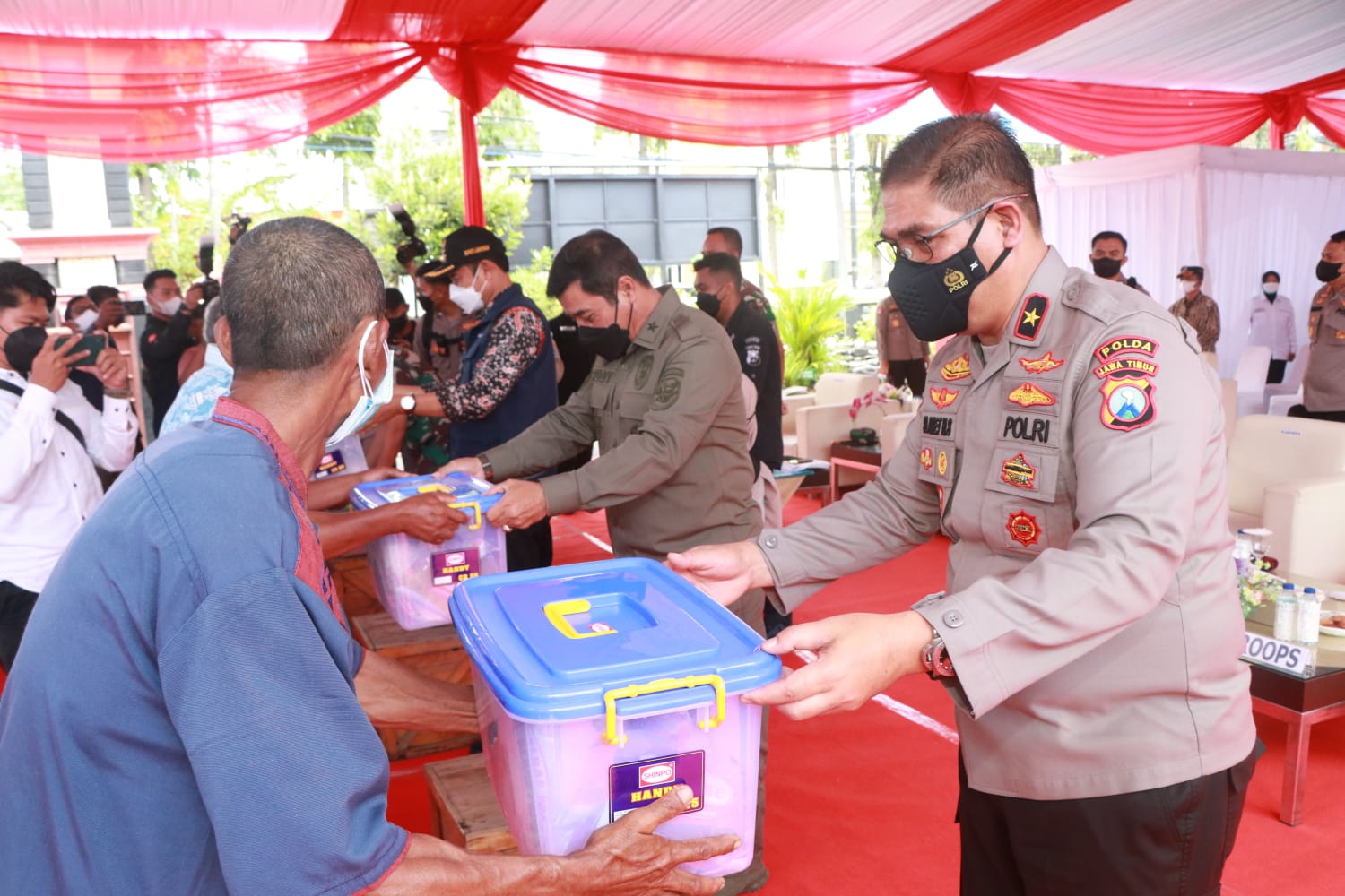 Wakapolda Jatim Cek Vaksinasi Serentak di Lamongan