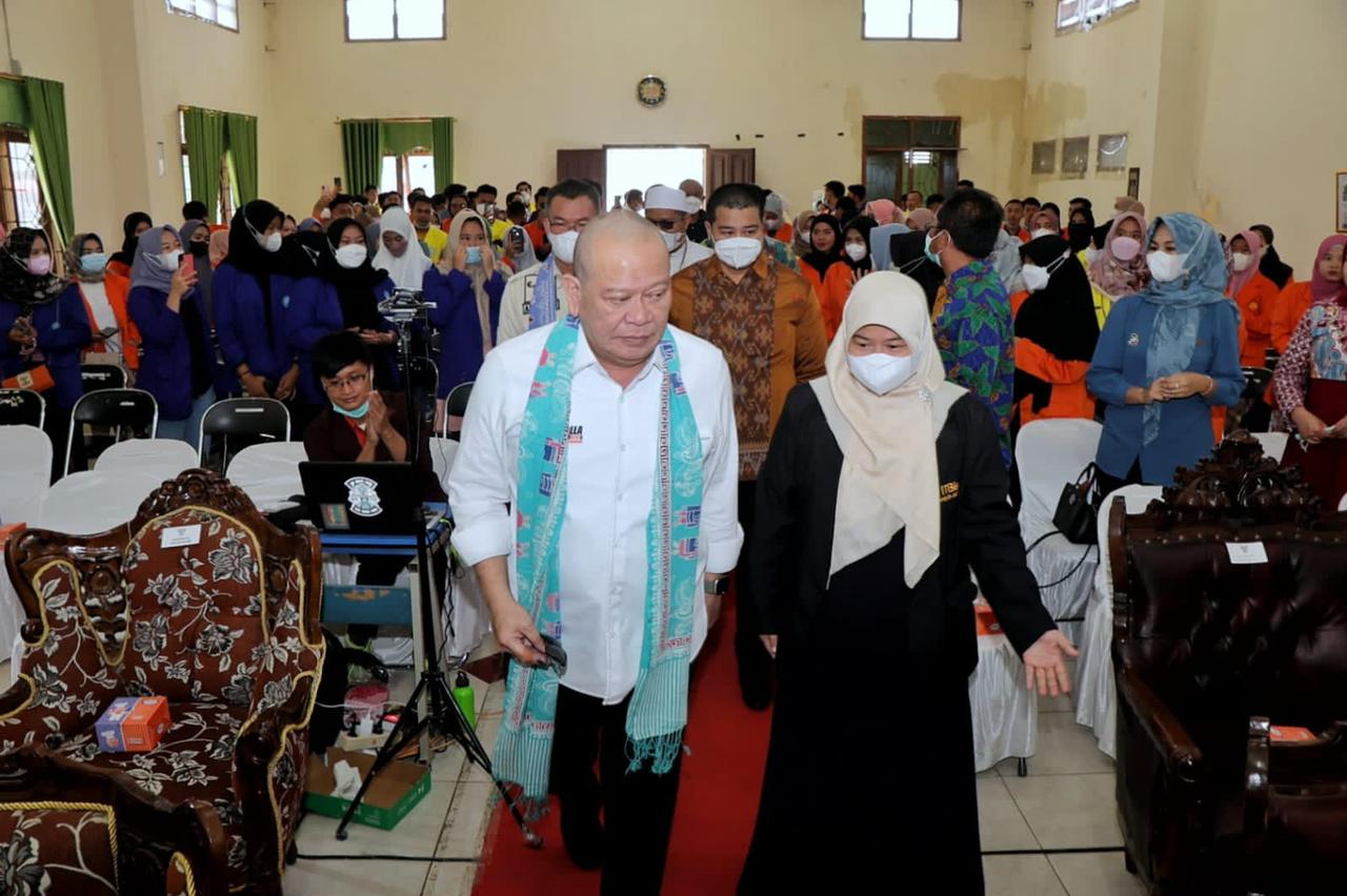 Isi Kuliah Umum di ITBis Pagar Alam, Ketua DPD RI Ajak Pemuda Melek Politik