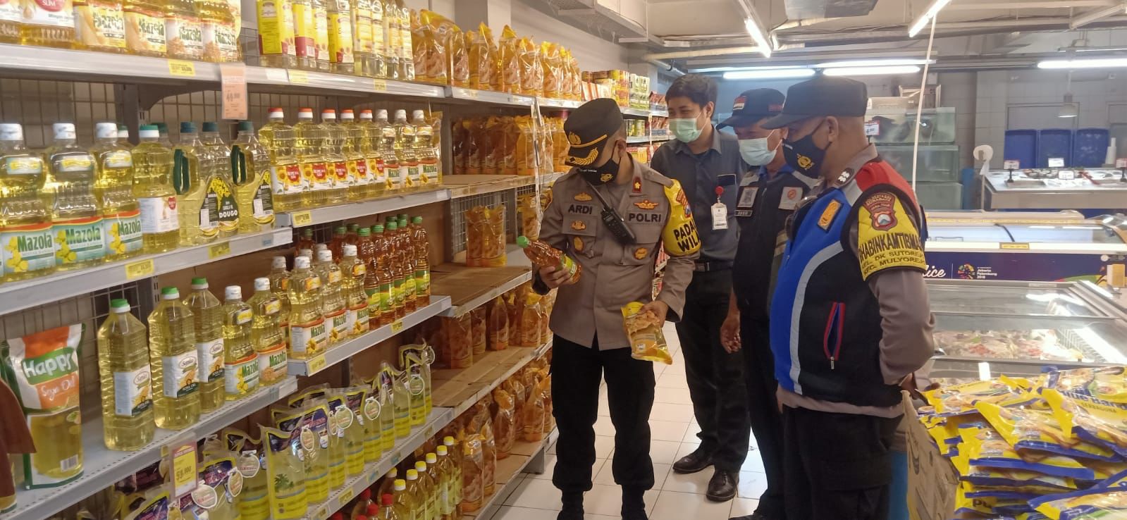 Antisipasi Kelangkaan Minyak Goreng, Kapolsek Mulyorejo Turun Langsung Sidak Dipasaran 
