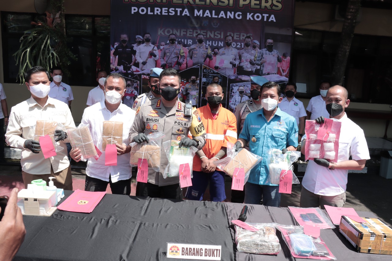 Satresnarkoba Polresta Malang Kota Berhasil Gagalkan Upaya Peredaran Narkoba Jenis Shabu dan Ganja 9,2 Kg