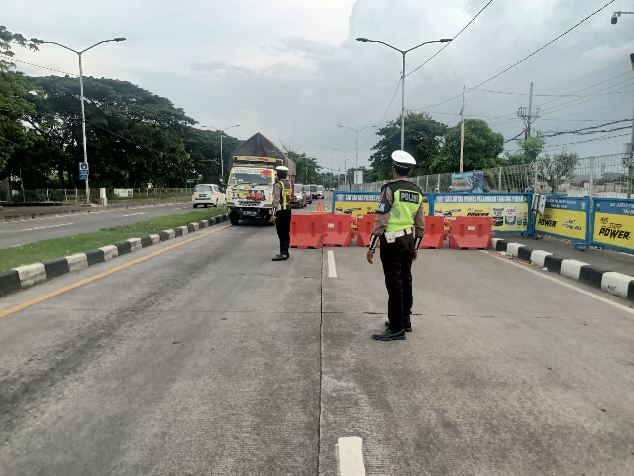 Kasatlantas Polres Tanjung Perak Jelaskan Terkait Dua Anggotanya Lakukan Operasi di Suramadu