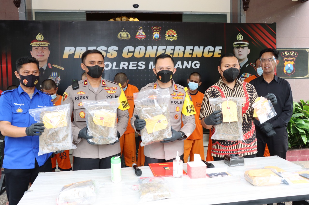 Polres Malang Berhasil Mengamankan Pengedar Shabu dan Ganja Jaringan Malang - Sumatera
