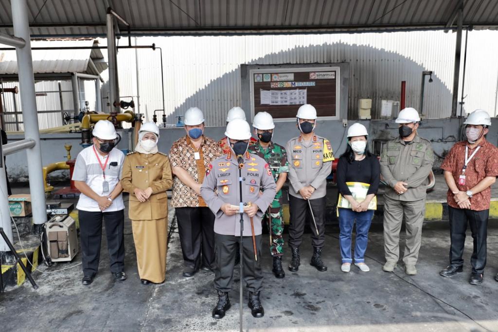 Pantau ketersediaan Minyak Goreng, Kapolri dan Forkopimda Jatim sambangi Pasar Wonokromo dan Pabrik Minyak Goreng di Surabaya