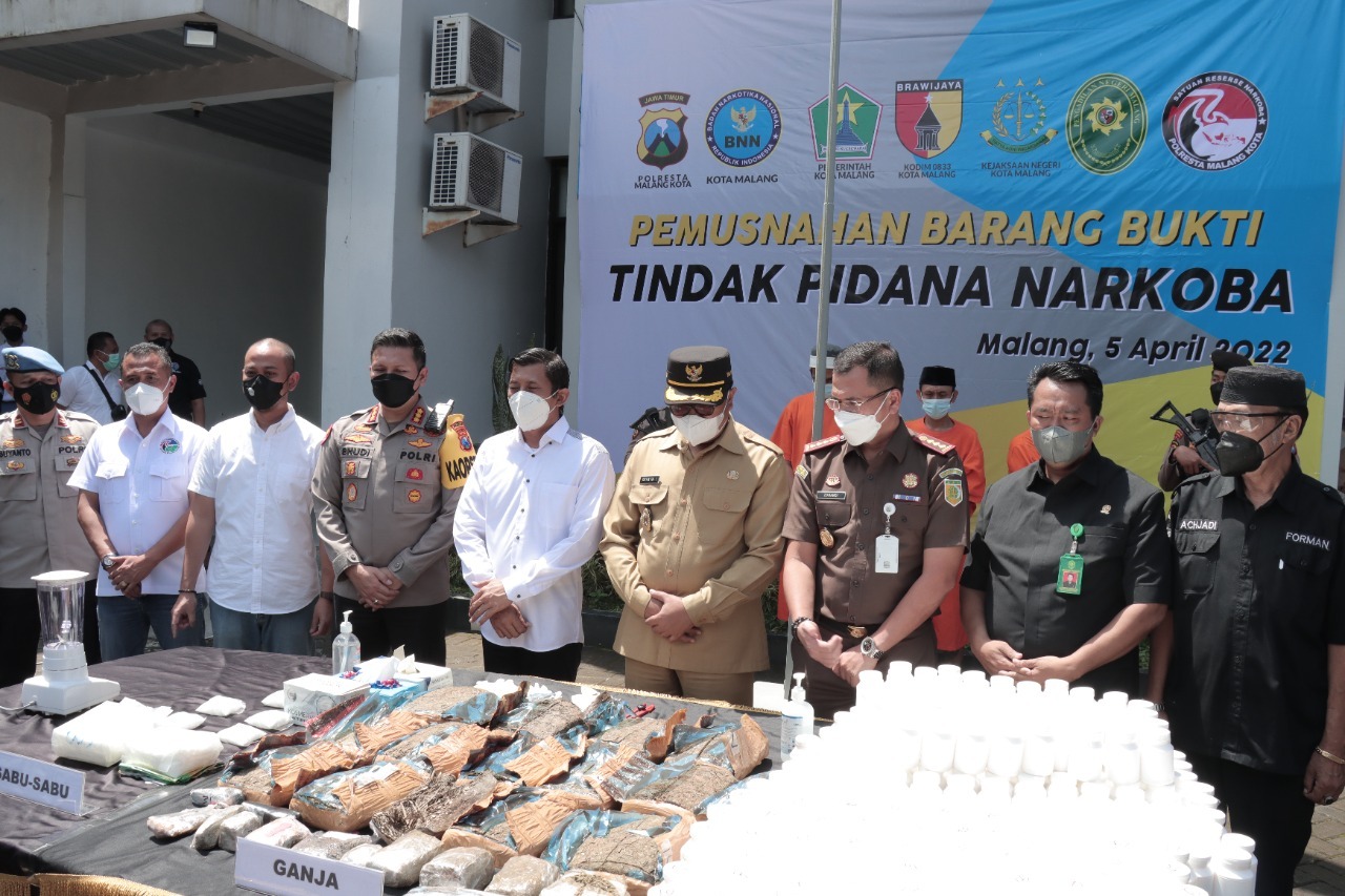 Polresta Malang Kota Bersama BNN Kota Malang Musnahkan Belasan Kilogram Narkoba