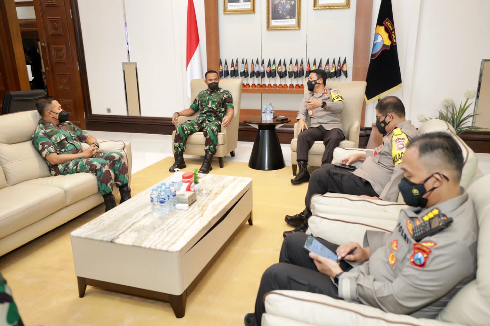 Tingkatkan Sinergitas TNI Polri, Kapolda Jatim sambut Kunjungan Kehormatan Dankodiklatal