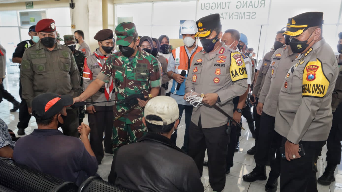 Forkopimda Jatim Mengecek Pos Pam, Pos Yan dan Pos Terpadu jelang Mudik Lebaran