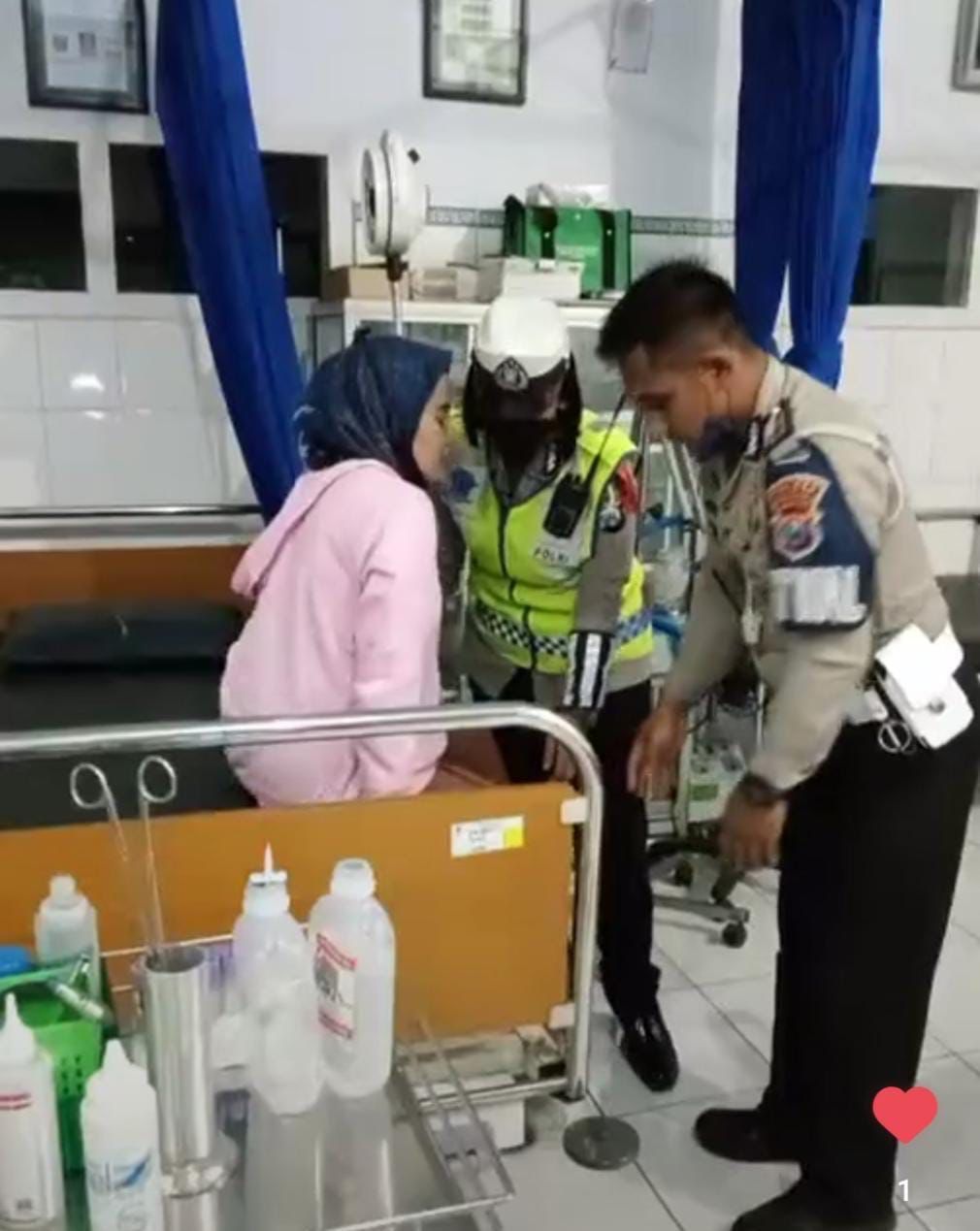 Aksi Gercep, Polisi Lalulintas di Malang Tolong Ibu Hamil