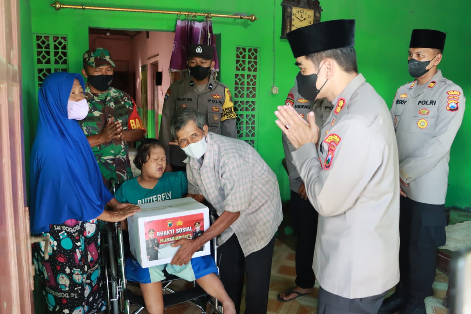 Tak Henti Berbagi,Kapolresta Mojokerto Laksanakan Program Jubah Bantu Warga Kurang Mampu