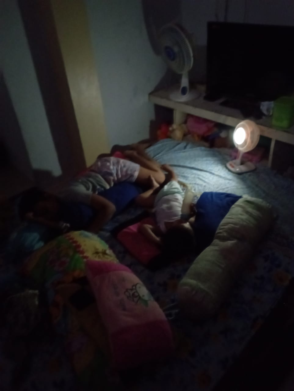 Warga Mengeluh 12 Jam Wilayah Kecamatan Sarang Listrik Padam