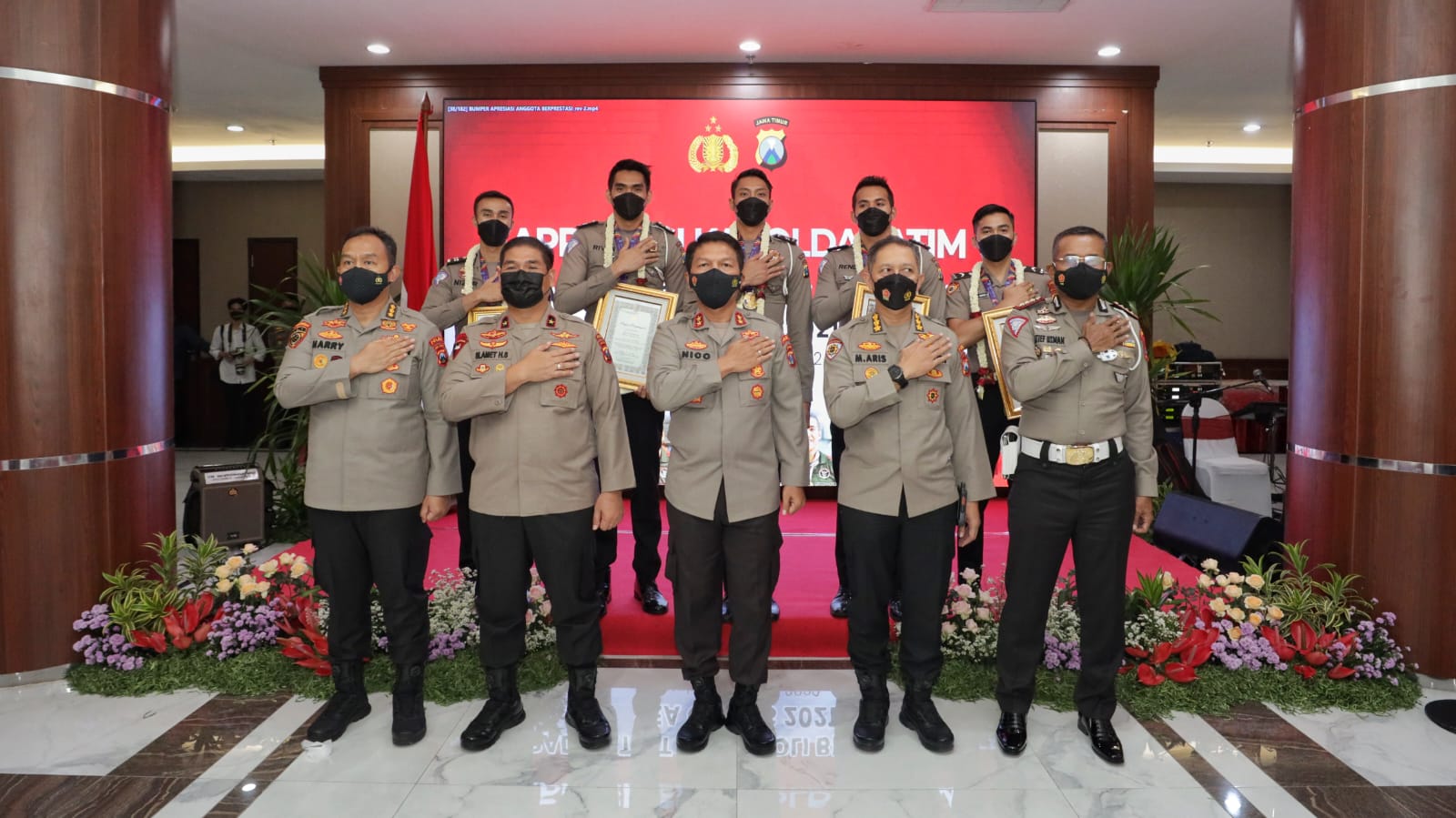 Kapolda Apresiasi Lima Atlet Bola Volley Anggota Polri Polda Jatim Peraih Medali Emas di Sea Games 2022 Vietnam