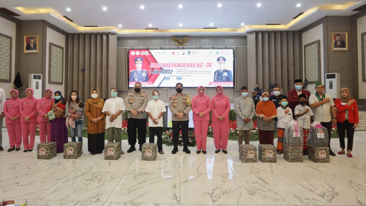 Dalam Rangka Menyambut HUT Bhayangkara ke 76, Polda Jatim Gelar Bakti Sosial