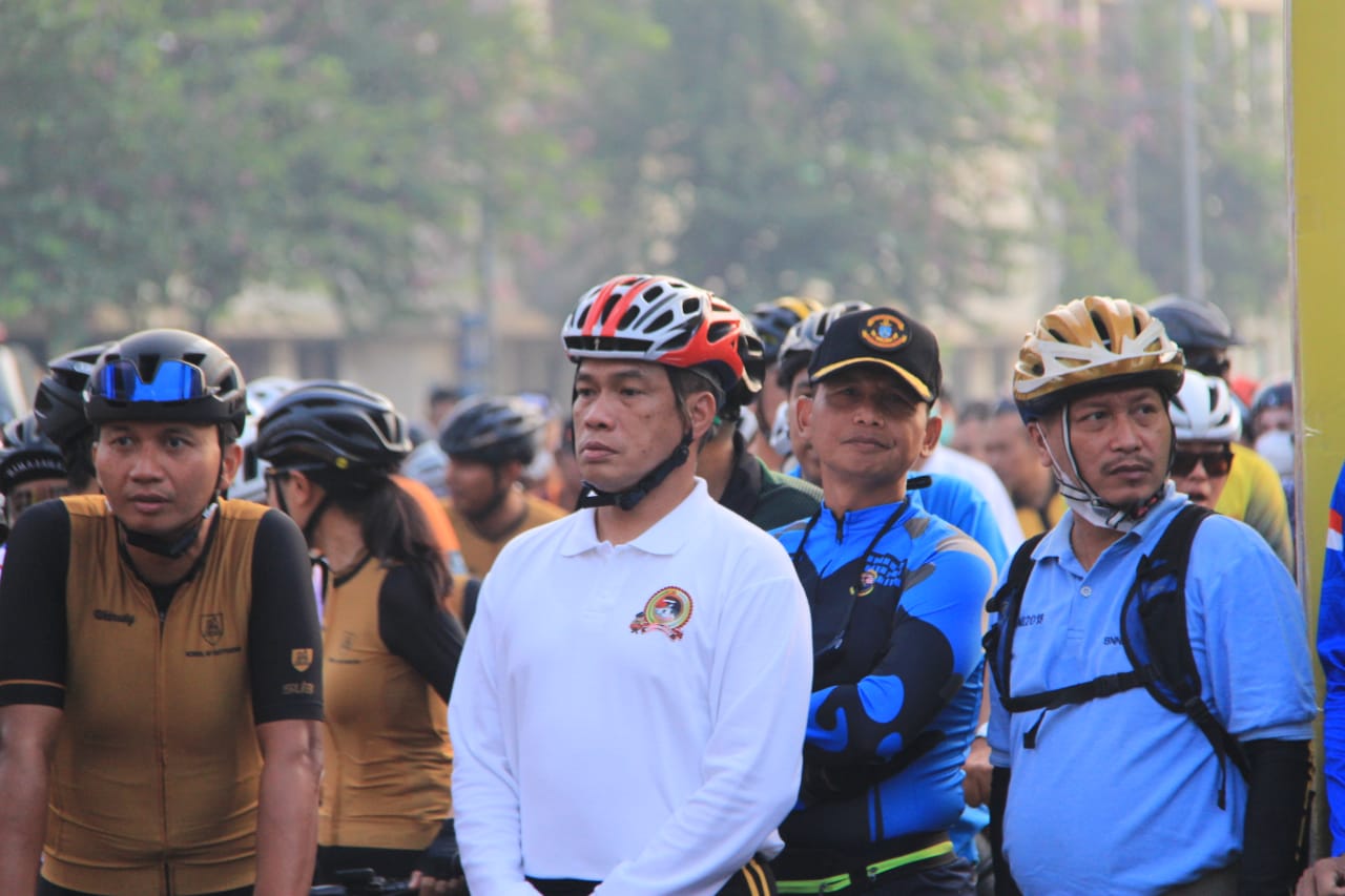 Semarak Hari Bhayangkara ke-76, Tidak Kurang dari 2000 Peserta ikuti Fun Bike yang Digelar Polrestabes Surabaya