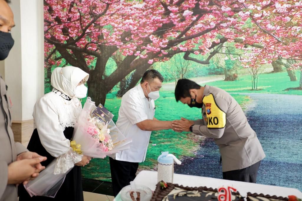 Sambal Tumpang Jadi Hidangan Favorit Kapolda Jatim saat Kunjungan di Kediaman Irjen Pol (Pur) Anton Setijadi