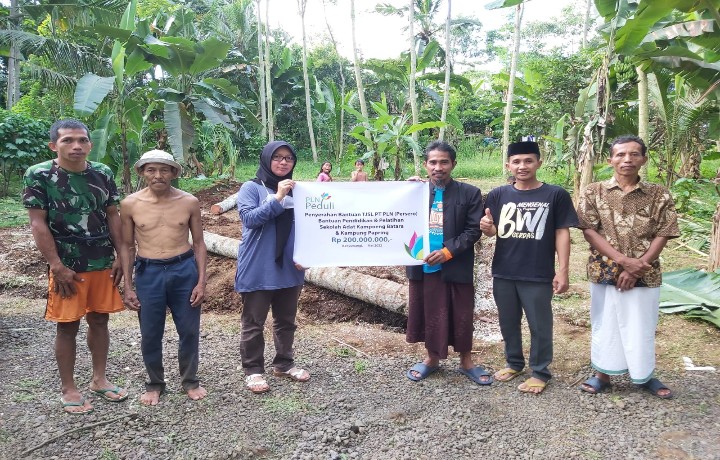 Pentingkan Pendidikan dan Pelestarian Budaya Bangsa, PLN Peduli Bantu Kampoeng Batara Papring Banyuwangi
