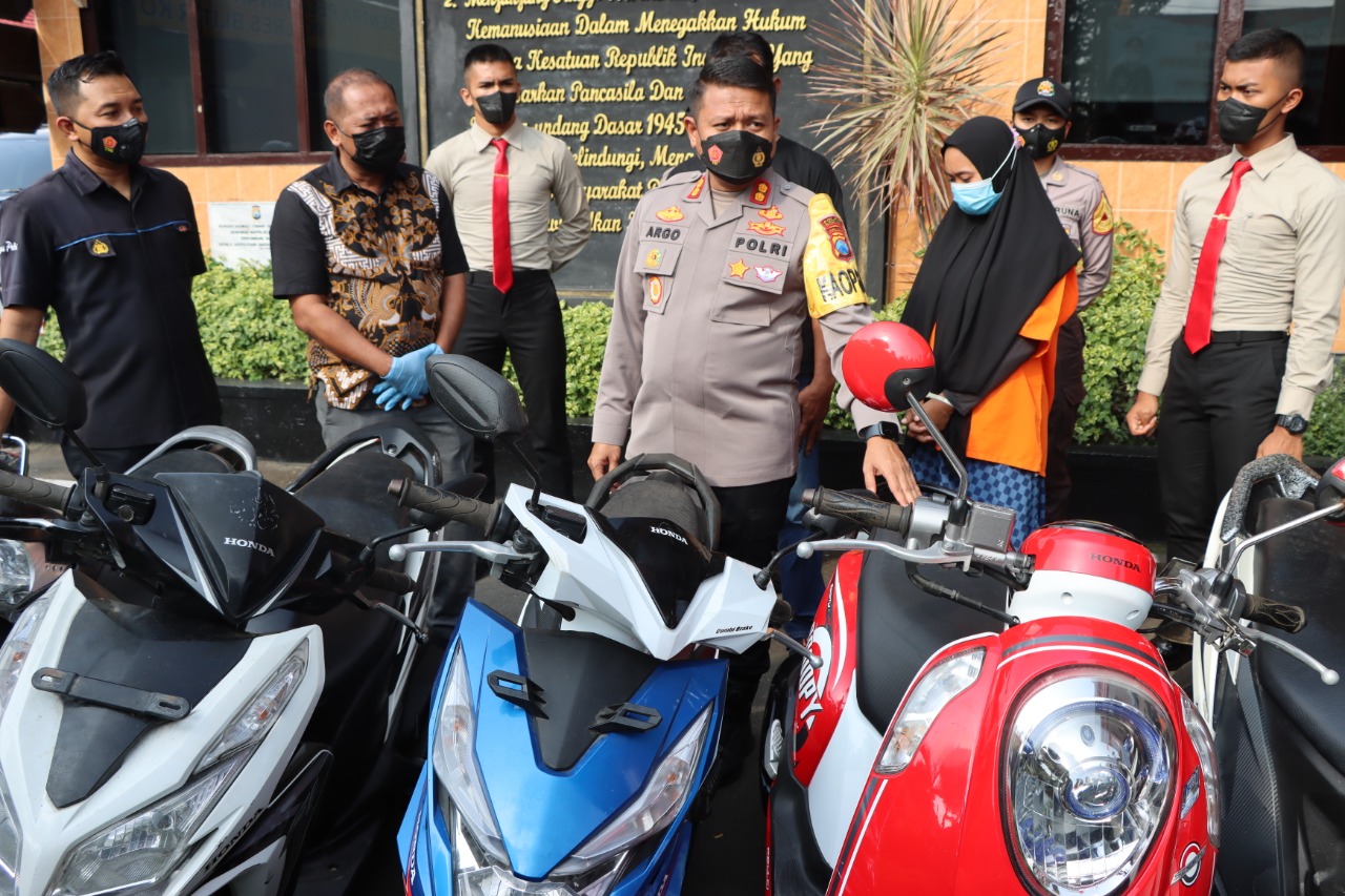 Beraksi di 9 TKP Ibu Muda Pelaku Penggelapan Motor Berhasil Diamankan Polres Blitar Kota