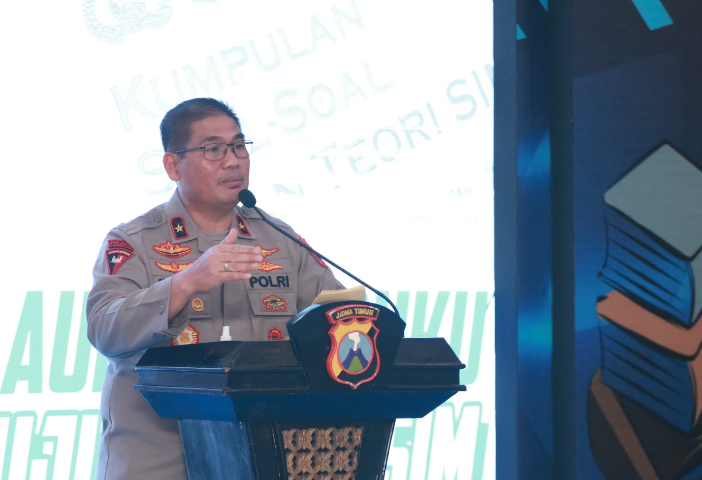 Dirlantas Polda Jatim Launching Buku Kumpulan Soal Ujian Teori SIM