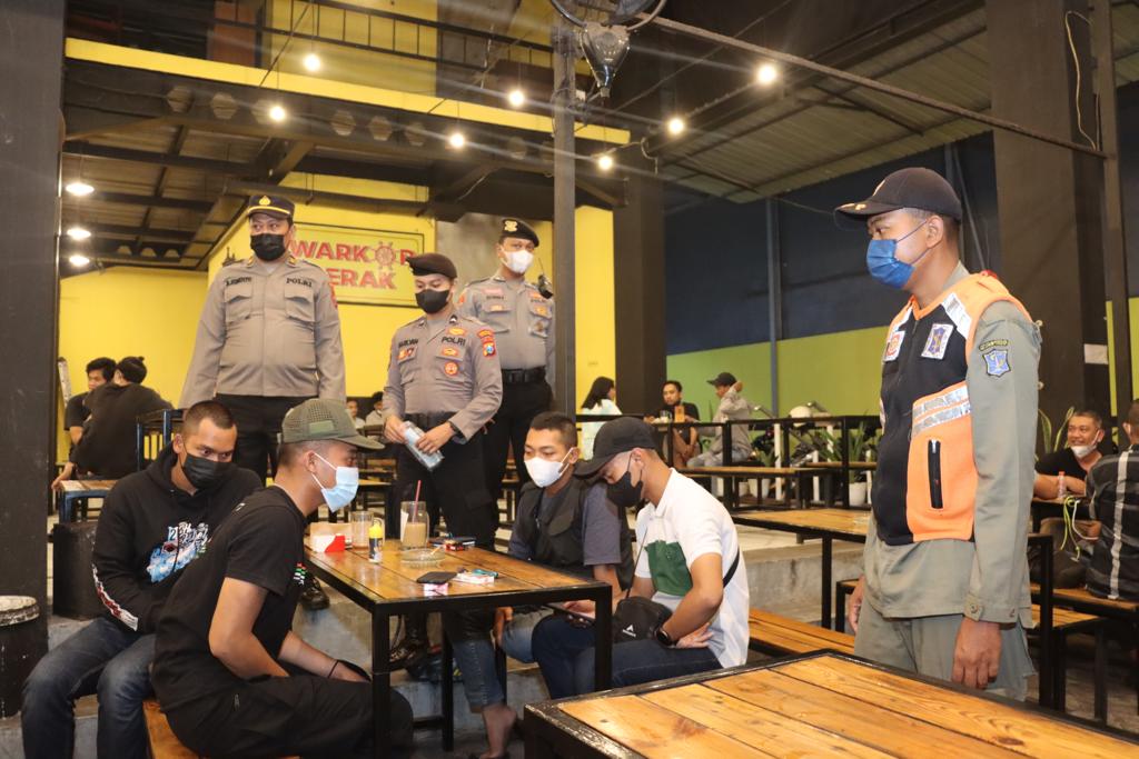 Kendalikan Kamtibmas dan Cegah Penyebaran Covid -19 Polres Tanjung Perak Patroli Pamor Keris