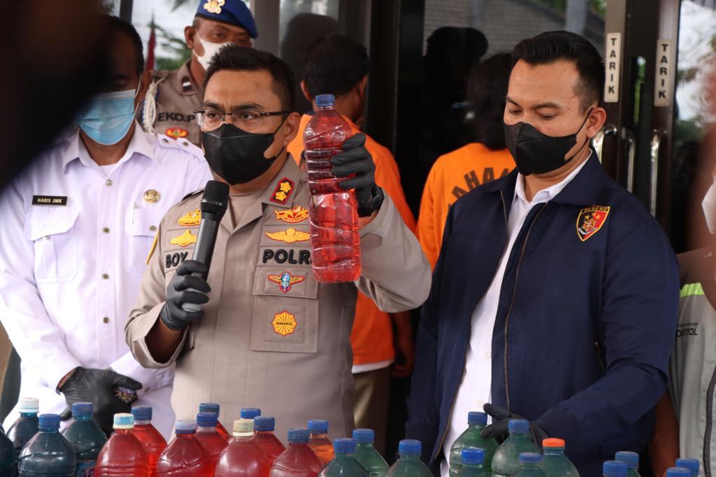 Polres Nganjuk Berhasil Ungkap Penimbunan 2 Ribu Liter Pertalite dan Ratusan Liter Pertamax Oplosan
