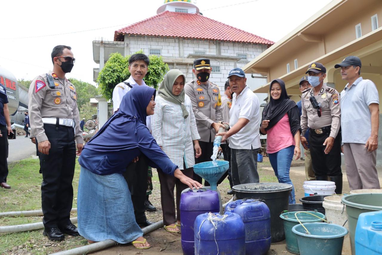 Polres Tulungagung, Berikan Bantuan Air Bersih untuk Warga Terdampak Kekeringan