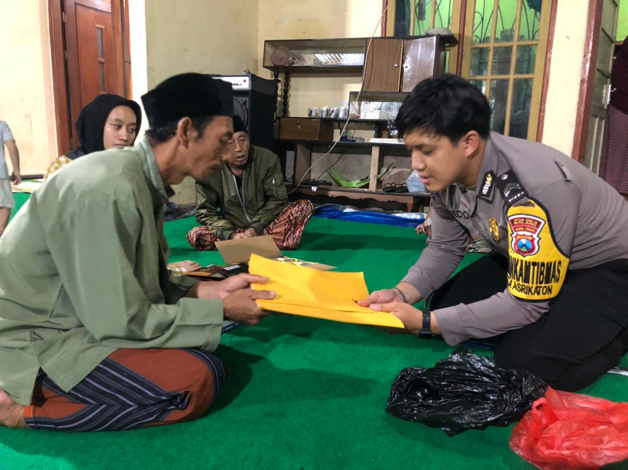 Polda Jatim Salurkan Tali Asih Kepada Keluaga Korban Insiden Kanjuruhan