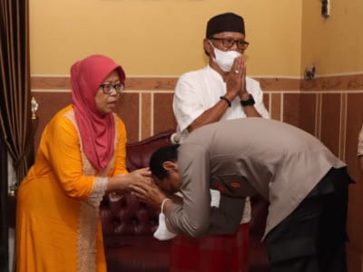 Awali Tugas Kapolres Malang AKBP Putu Kholis Aryana Kunjungi Korban Tragedi Kanjuruhan