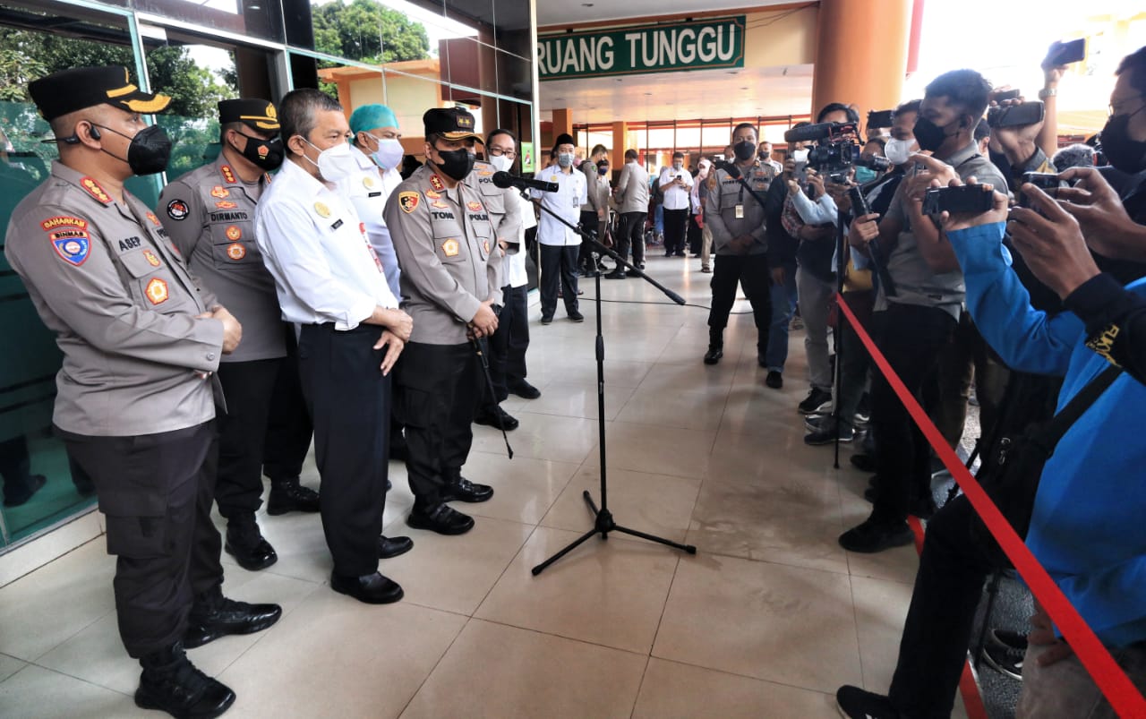 Respon Cepat Kapolda Jatim yang Baru Kunjungi Korban Tragedi Kanjuruhan di RSSA Malang