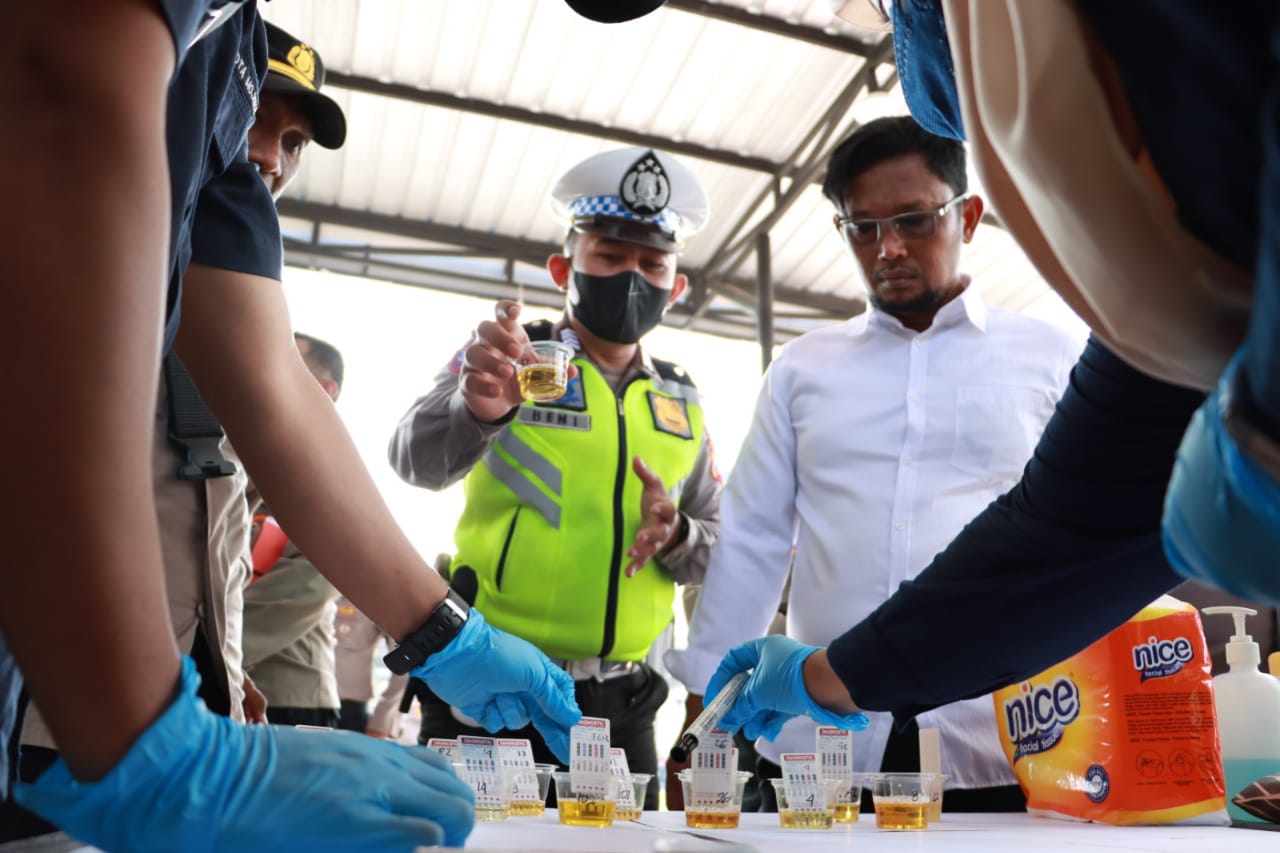 Ratusan Personel Polresta Mojokerto Jalani Tes Urine Mendadak