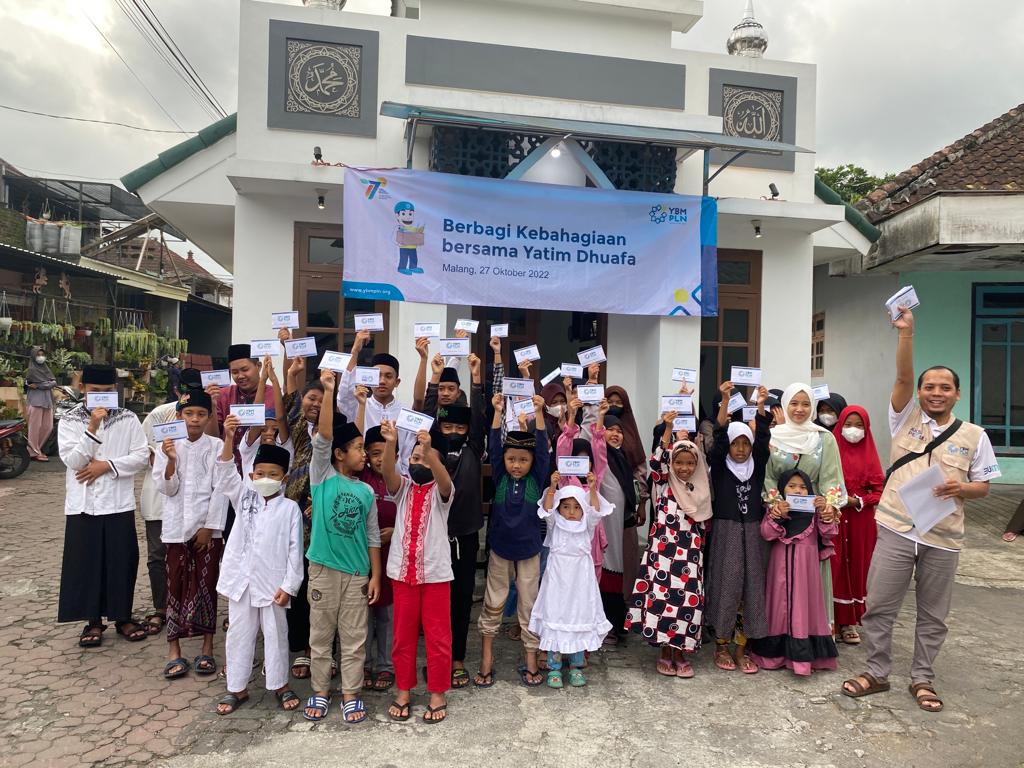 Wujud Rasa Syukur Hari Listrik Nasional ke-77, YBM PLN Berbagi dengan Kaum Dhuafa dan Kaum Membutuhkan