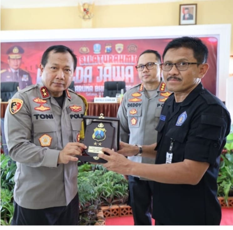 Kapolda Jatim Kunjungan Kerja dan Silaturahmi di SMA 2 Taruna Bhayangkara, Banyuwangi