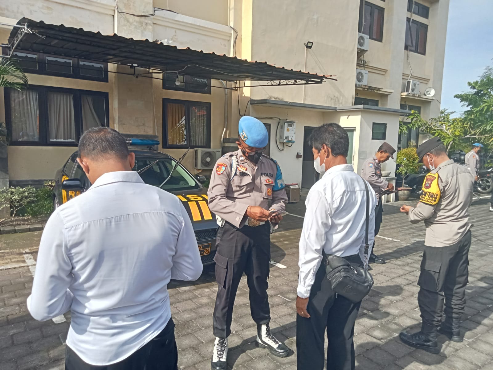 Periksa Kerapian, Kasi Propam Polresta Denpasar Gelar Gartiplin