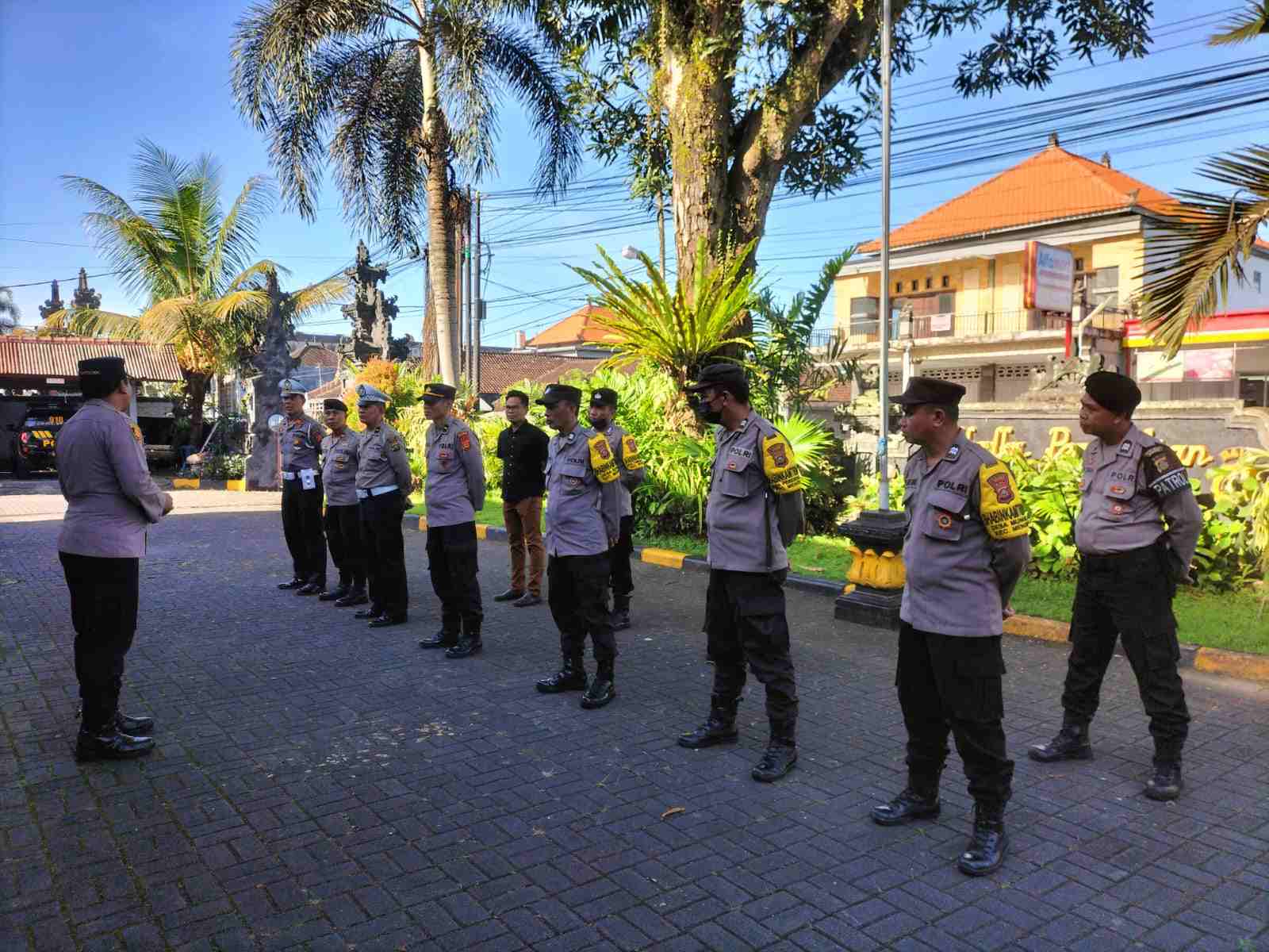 Antisipasi Cuti Bersama Kapolsek Mengwi Pimpin Apel Pengamanan DTW