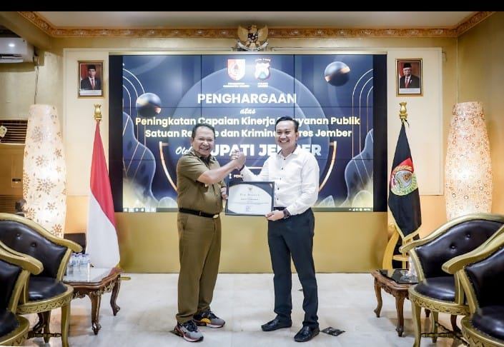 Sebanyak 27 Personel Satreskrim Polres Jember Terima Penghargaan dari Bupati