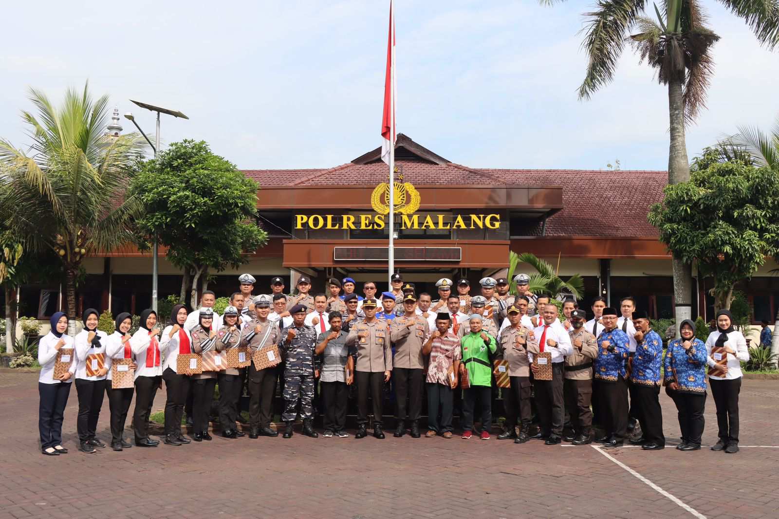 Peringati HKN, Kapolres Malang Beri Penghargaan Personel dan Masyarakat