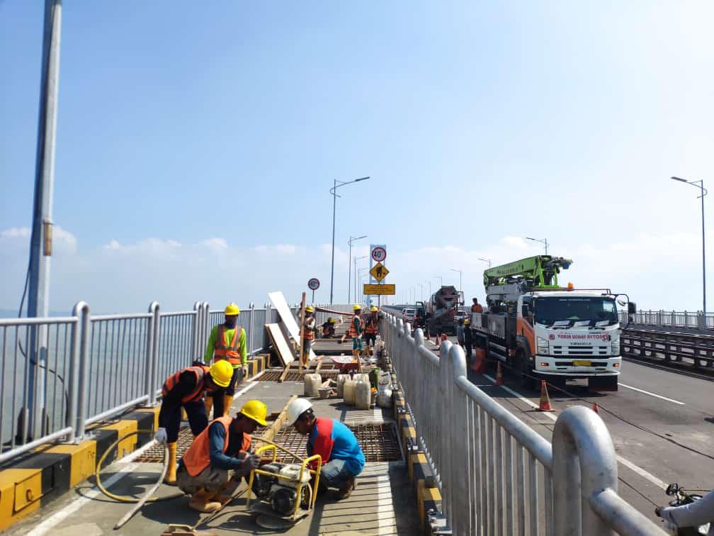 Tunjukkan komitmen Penyelesaian Interkoneksi Madura, Jelang Bulan Ramadhan PLN UIP JBTB berhasil Energize-kan SKTT 150 kV Sirkit 3 Kedinding-Bangkalan Tx