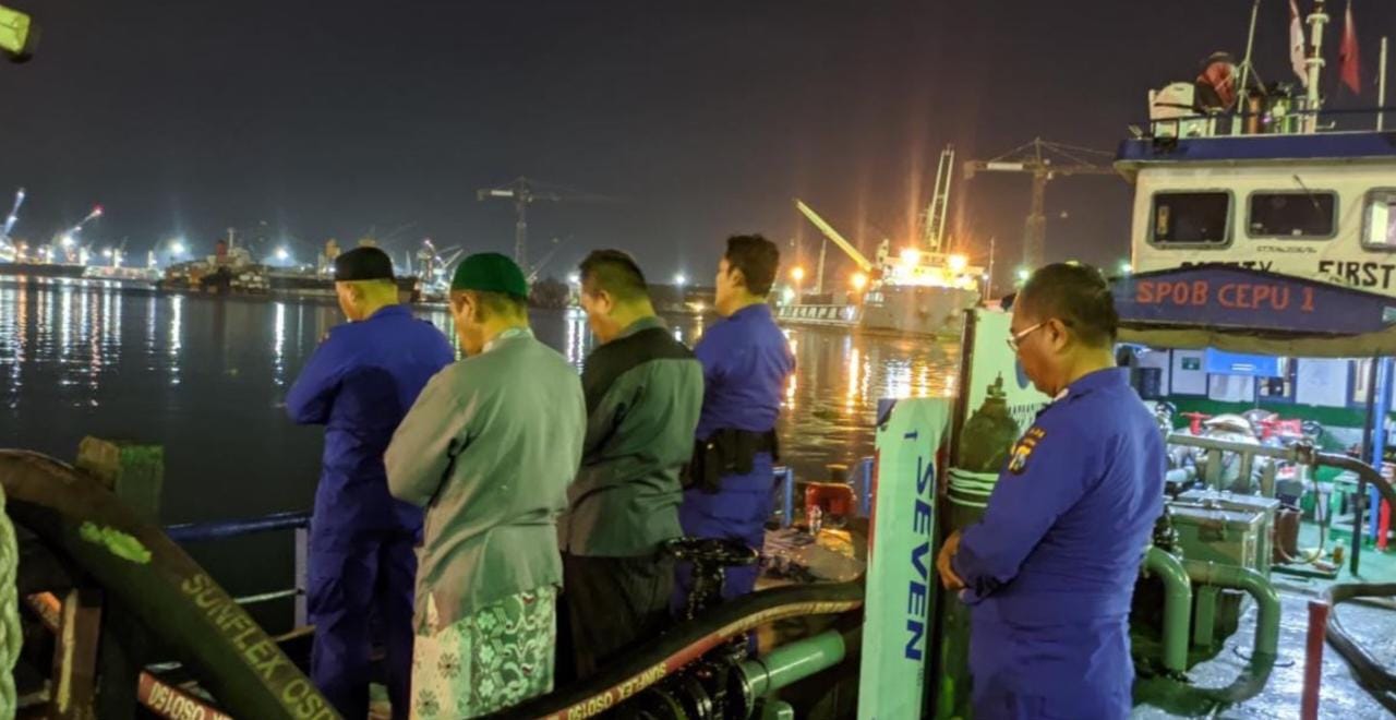 Ditpolairud Polda Jatim Patroli Perairan Lewat SOS Berbagi Kebajikan, Wargapun Senang