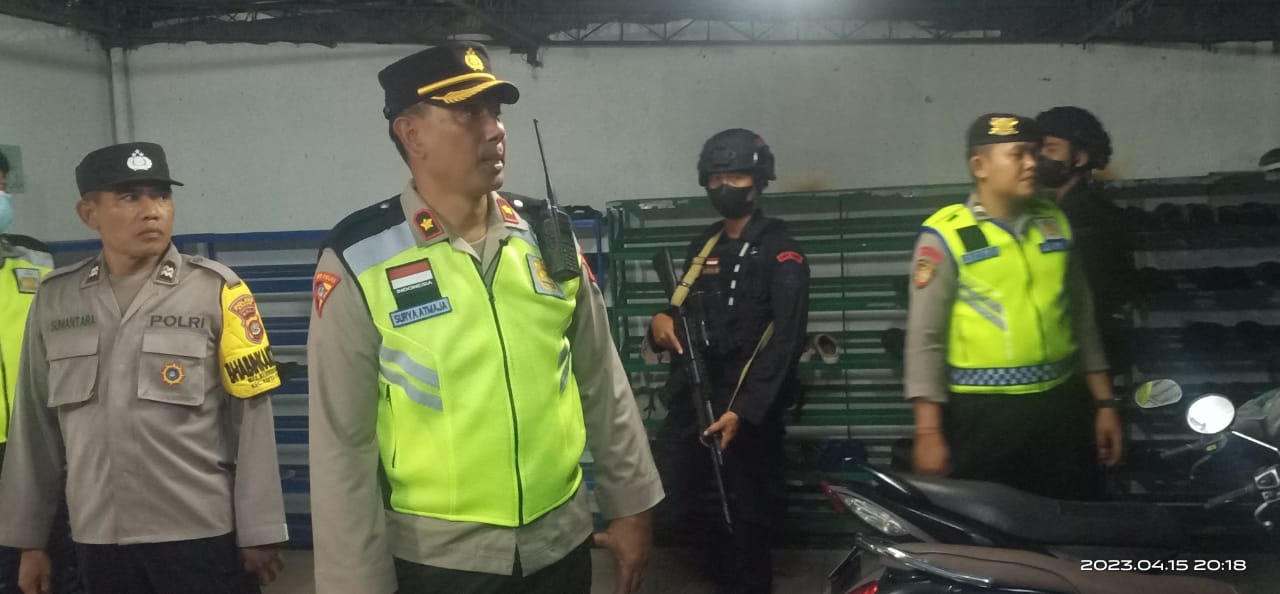 Tingkatkan Patroli Kabag Ops Kompol Surya Atmaja Pimpin Patroli Gabungan