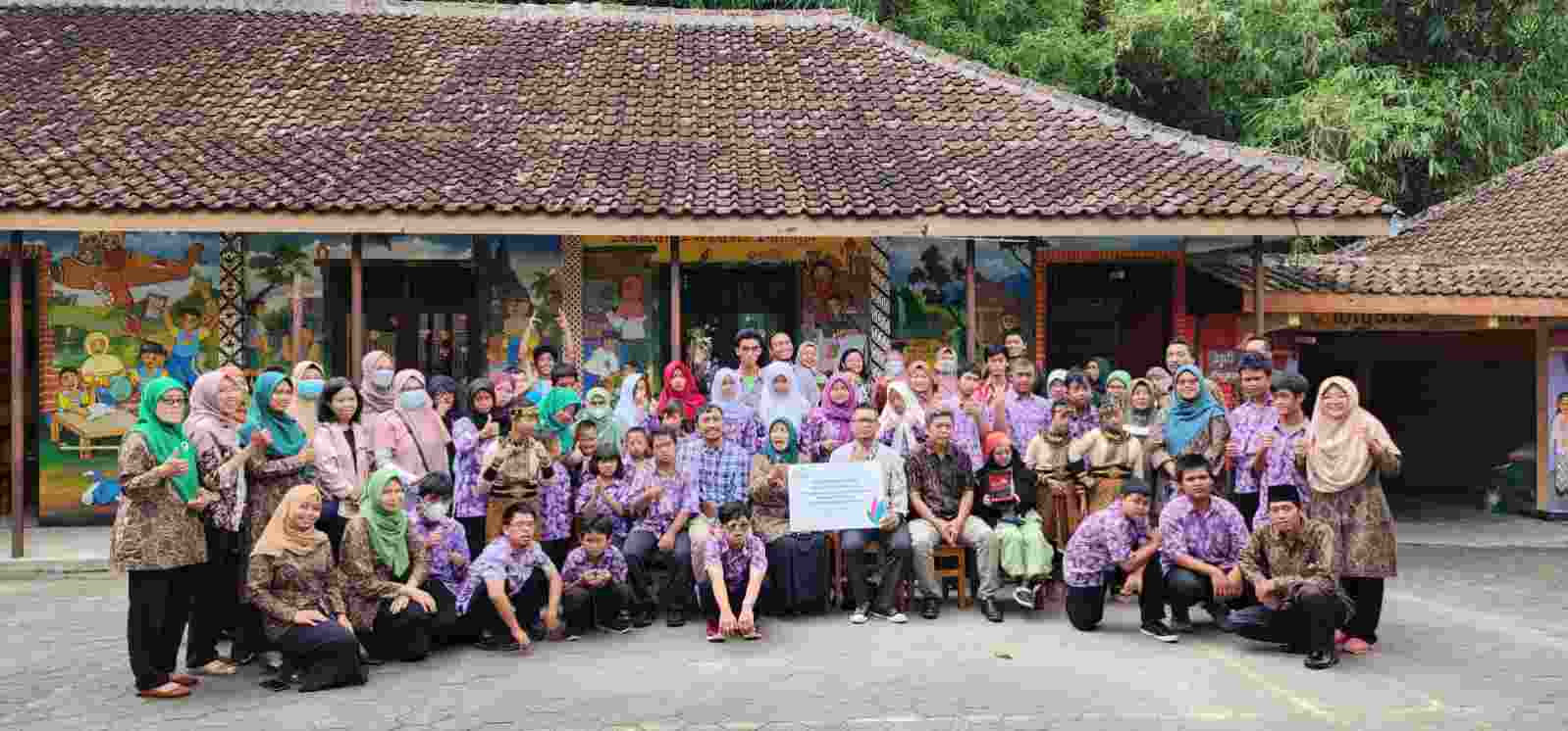 Nikmat Syukur di Bulan Ramadan PLN UIP JBTB Gelar PLN Mengajar