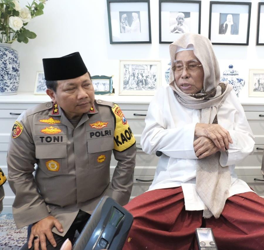 Cek Pospam Ops Ketupat Semeru 2023, Kapolda Jatim Juga Kunjungi Sejumlah Ponpes di Kediri