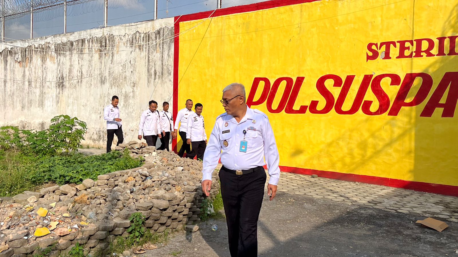 Deteksi Dini Gangguan Keamanan, Kalapas dan Jajaran Kamtib Lapas Pamekasan Lakukan Kontrol Branghang