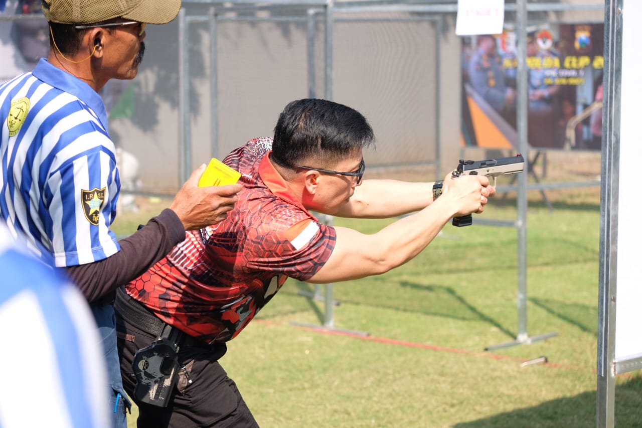 Hari Bhayangkara ke 77 Waka Polda Jatim Membuka Lomba Menembak Kapolda Cup 2023