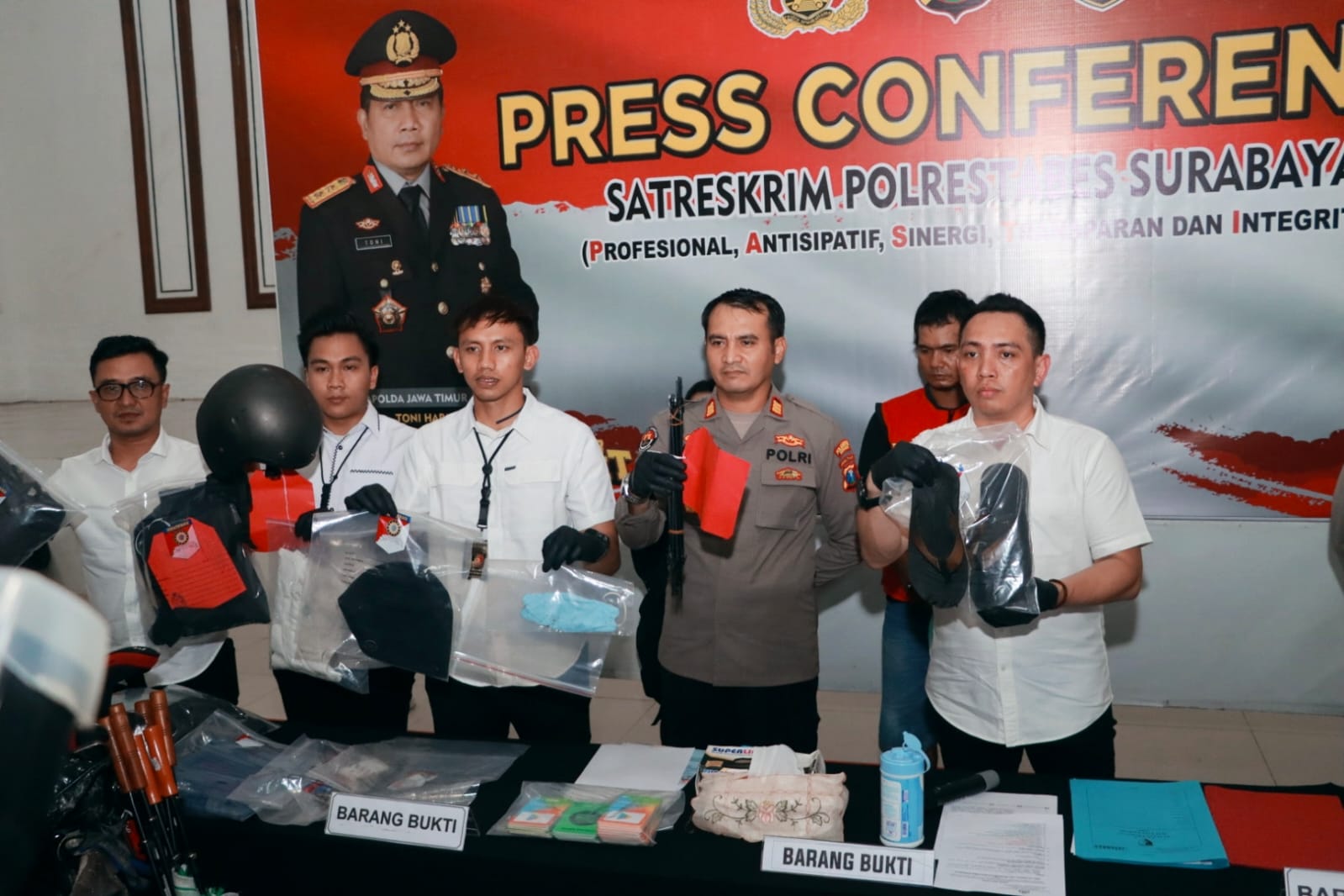 Polisi Berhasil Menangkap Aktor Sandal Berpaku di Surabaya Yang Resahkan Warga