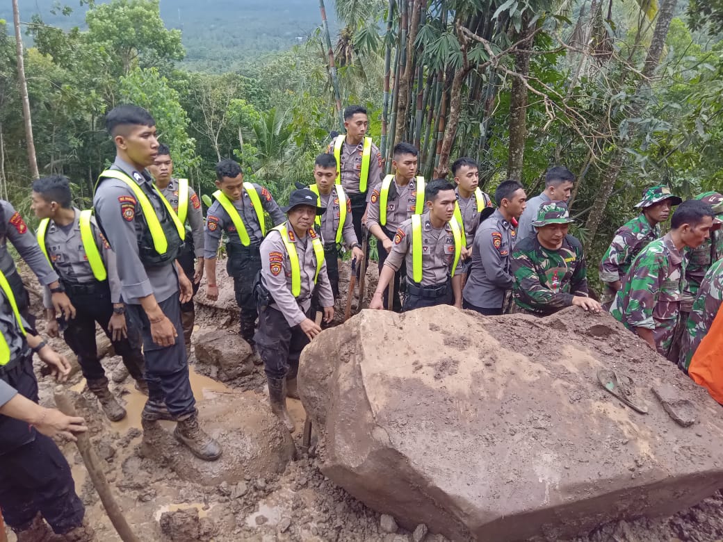 Bantu Korban Bencana Alam, Polda Bali Terjunkan Personel Samapta dan Brimob