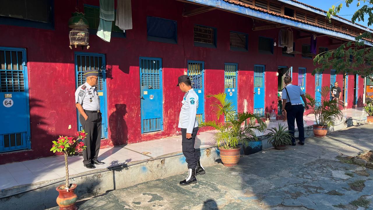 Optimalkan Keamanan, Kalapas Lakukan Sidak Kontrol Hunian Lapas Pamekasan