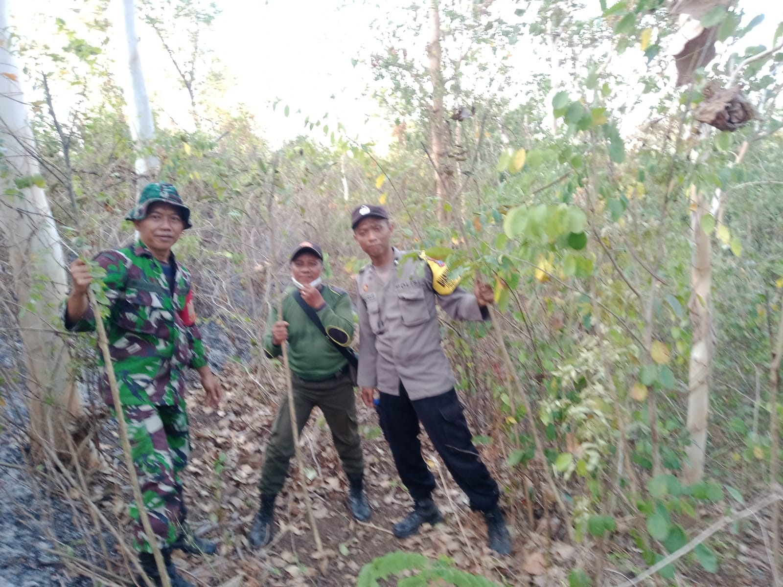 Sinergitas Polres Kediri Kota Bersama TNI dan Perhutani Lakukan Patroli Cegah Karhutla