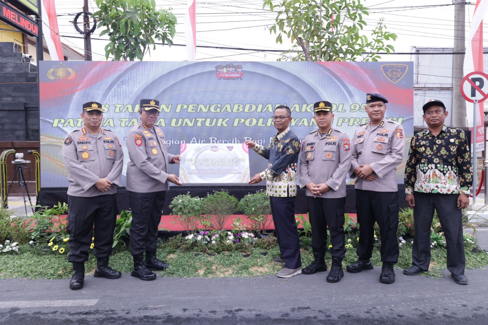 28 Tahun Pengabdian Akpol 95 Patria Tama Salurkan 3 Juta Liter Air Bersih Untuk Warga Jatim